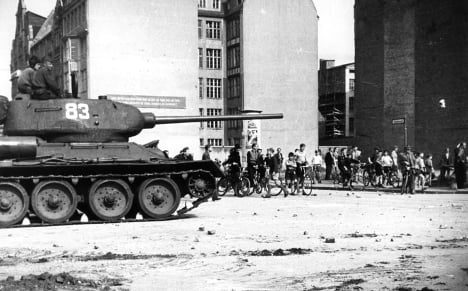 A Soviet tank rolls through East Berlin on June 17th 1953. Photo: Wikimedia Commons